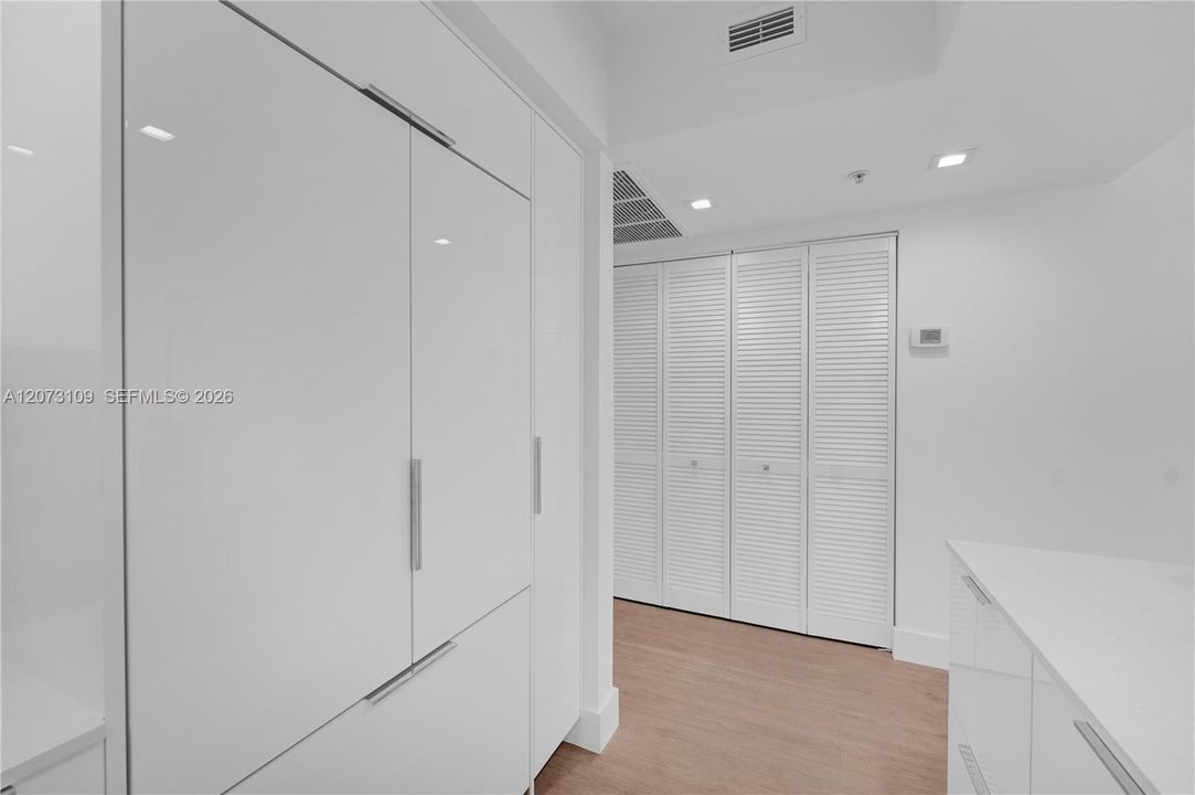 В аренду: $2,800 (1 спален, 1 ванн, 930 Квадратных фут)
