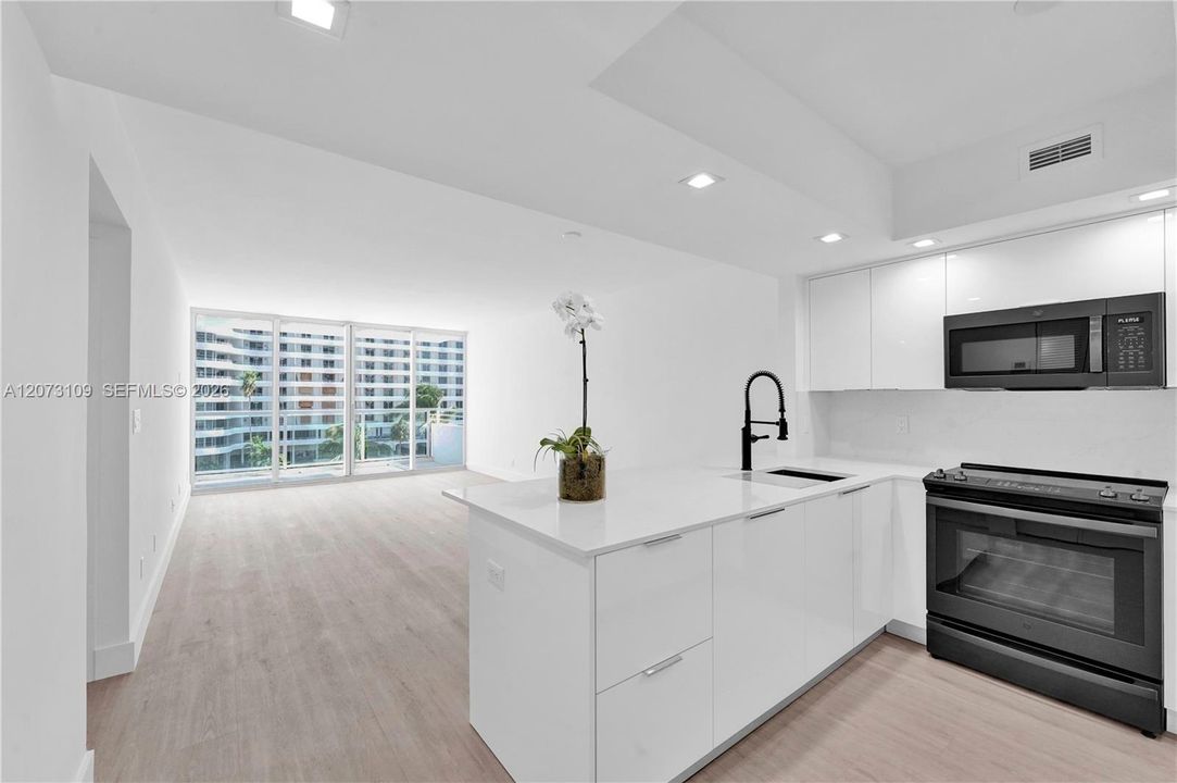 В аренду: $2,800 (1 спален, 1 ванн, 930 Квадратных фут)