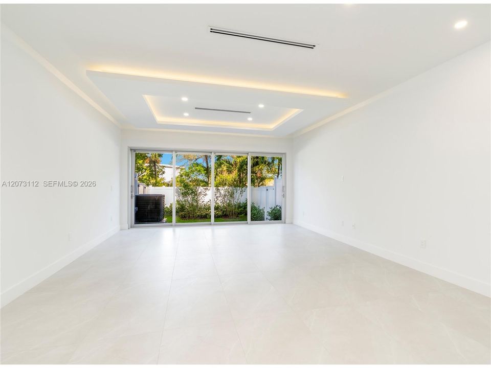 En Venta: $915,000 (3 camas, 2 baños, 1842 Pies cuadrados)
