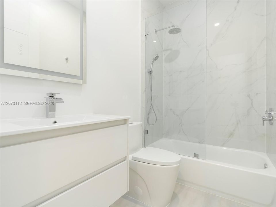 En Venta: $915,000 (3 camas, 2 baños, 1842 Pies cuadrados)