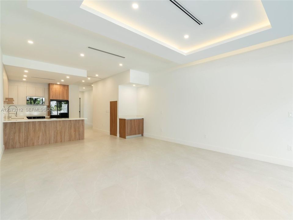En Venta: $915,000 (3 camas, 2 baños, 1842 Pies cuadrados)