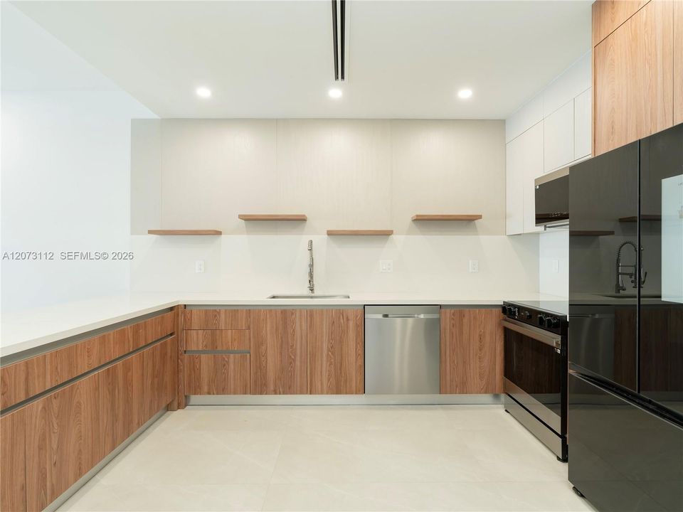 En Venta: $915,000 (3 camas, 2 baños, 1842 Pies cuadrados)