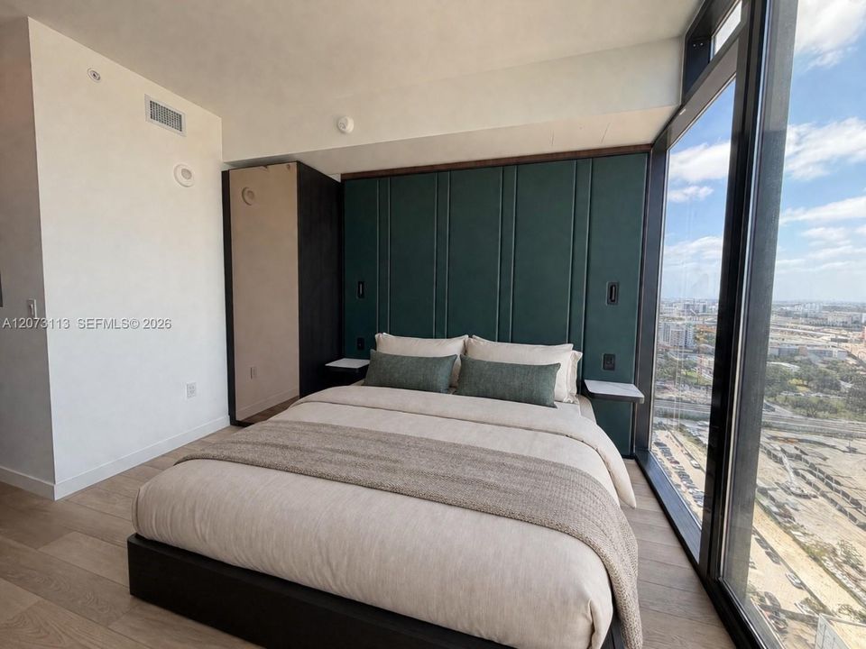 В аренду: $2,500 (0 спален, 1 ванн, 336 Квадратных фут)
