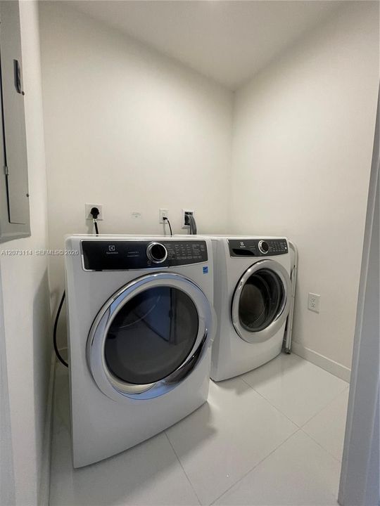 В аренду: $5,500 (2 спален, 2 ванн, 1173 Квадратных фут)