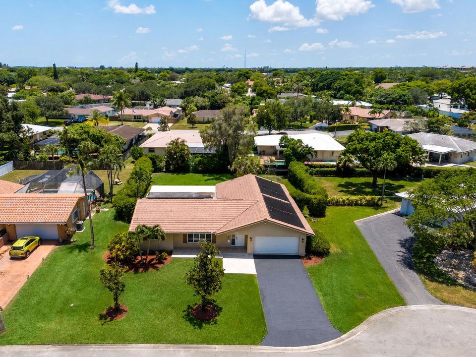 10380 NW 39th Manor