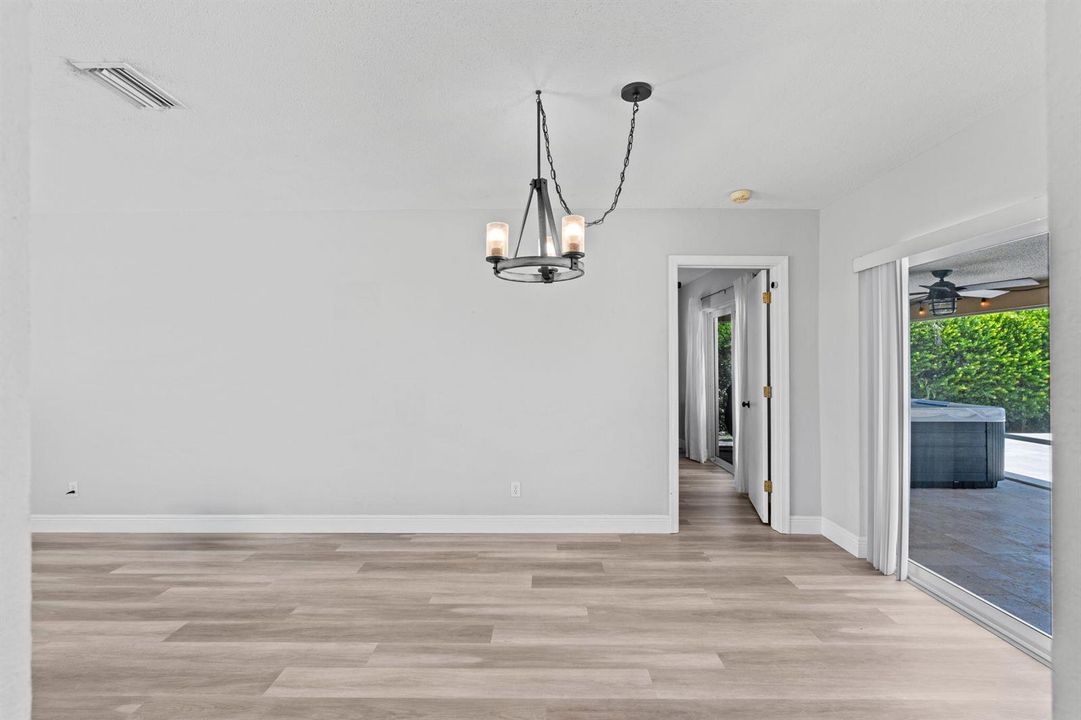10380 NW 39th Manor