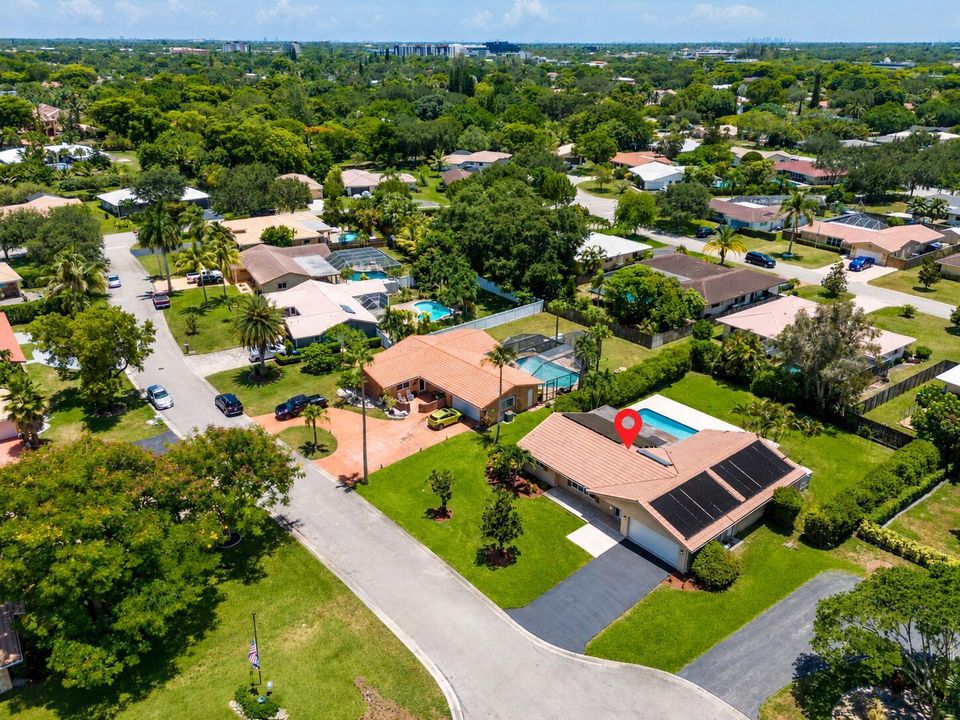 10380 NW 39th Manor