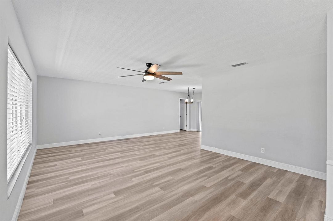 10380 NW 39th Manor