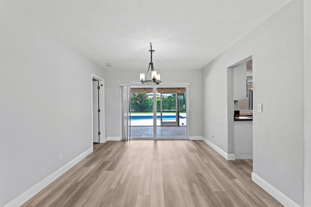 10380 NW 39th Manor