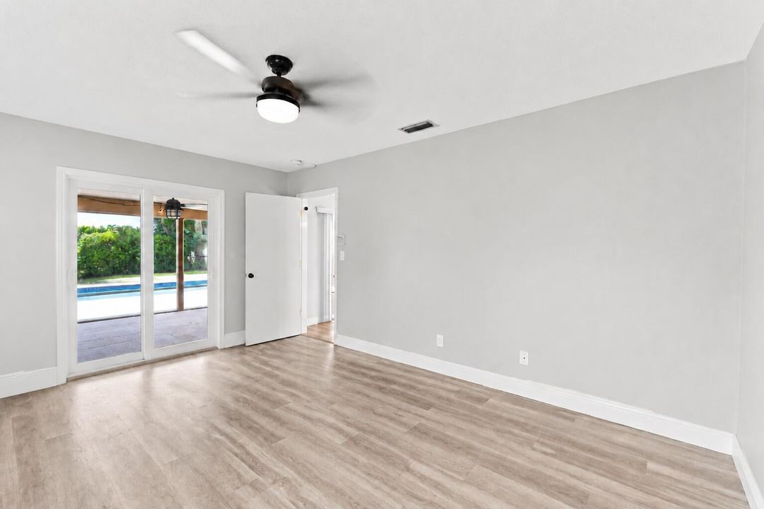 10380 NW 39th Manor