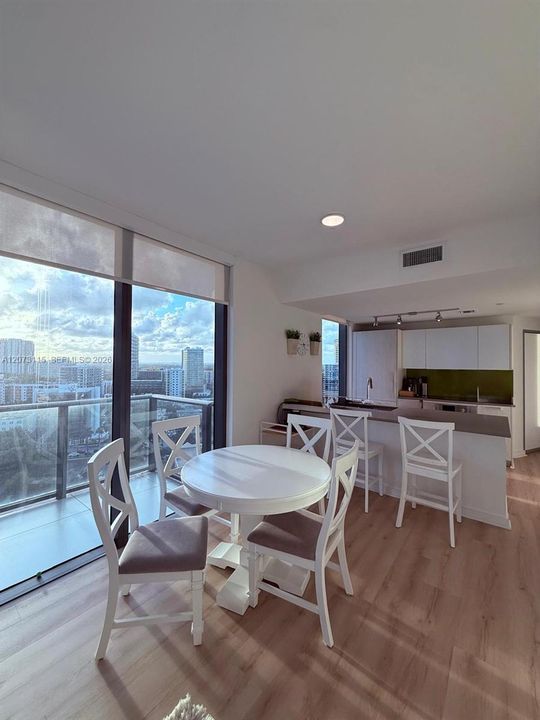 For Rent: $4,500 (2 beds, 2 baths, 1084 Square Feet)