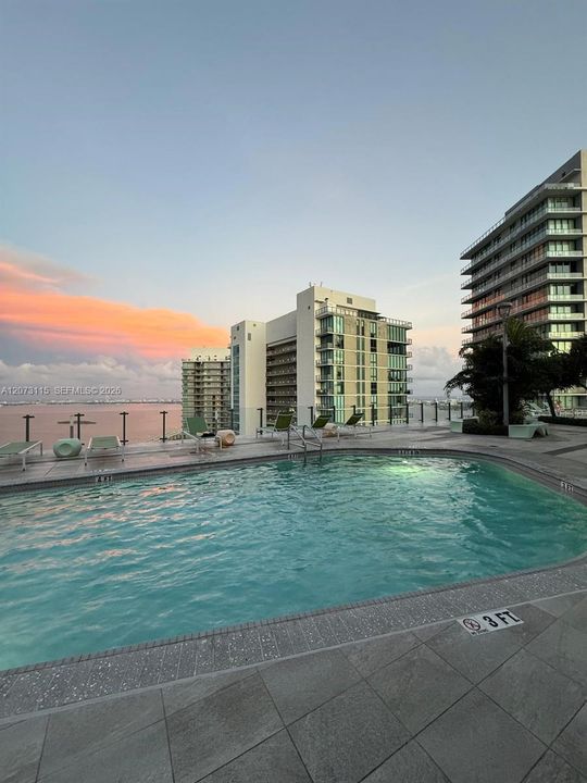 For Rent: $4,500 (2 beds, 2 baths, 1084 Square Feet)