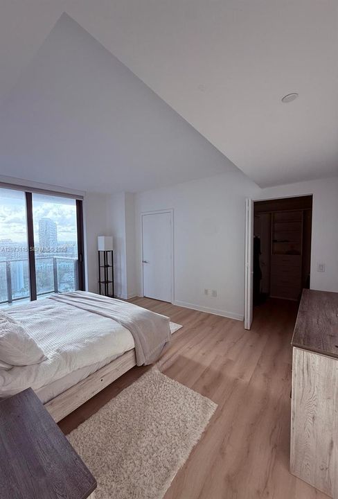 For Rent: $4,500 (2 beds, 2 baths, 1084 Square Feet)