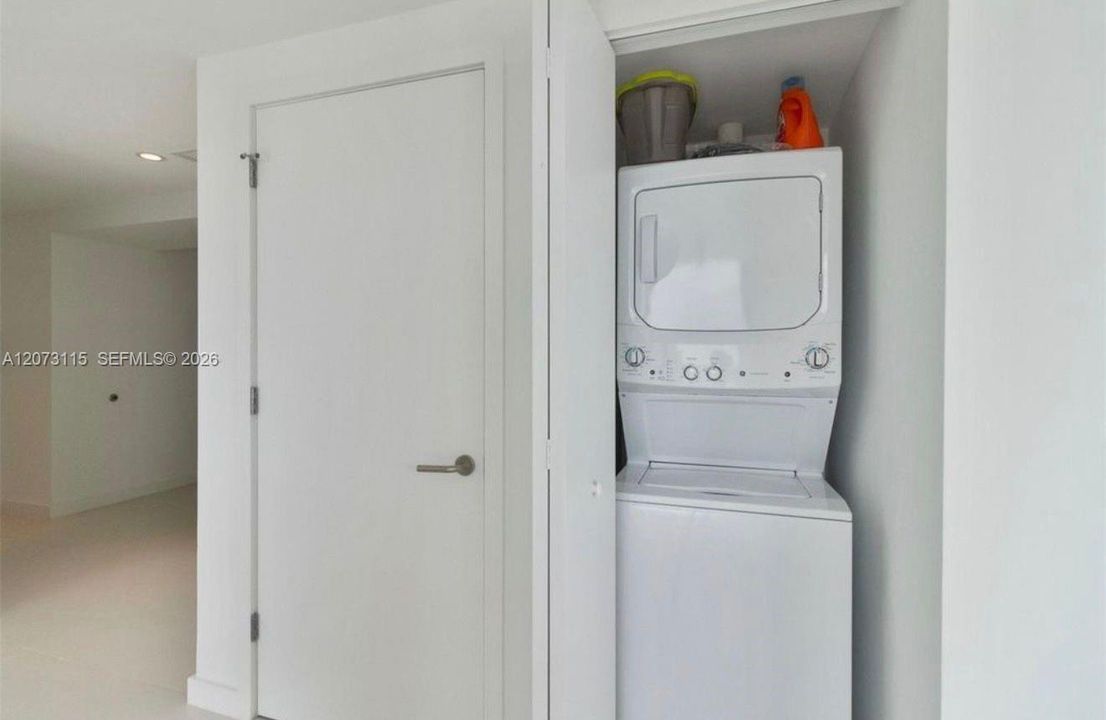 For Rent: $4,500 (2 beds, 2 baths, 1084 Square Feet)