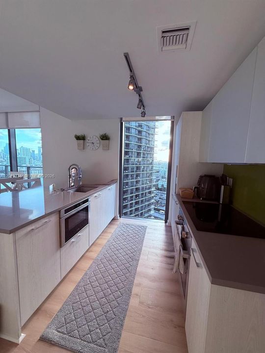 For Rent: $4,500 (2 beds, 2 baths, 1084 Square Feet)