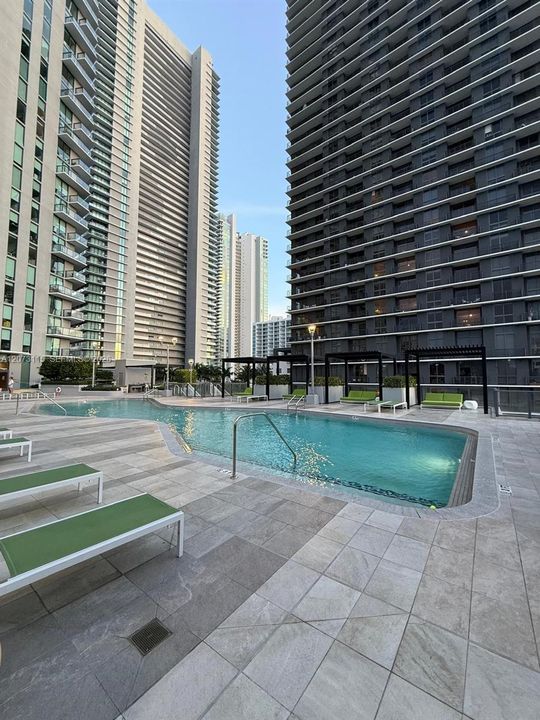 For Rent: $4,500 (2 beds, 2 baths, 1084 Square Feet)