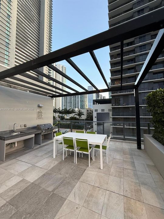 For Rent: $4,500 (2 beds, 2 baths, 1084 Square Feet)