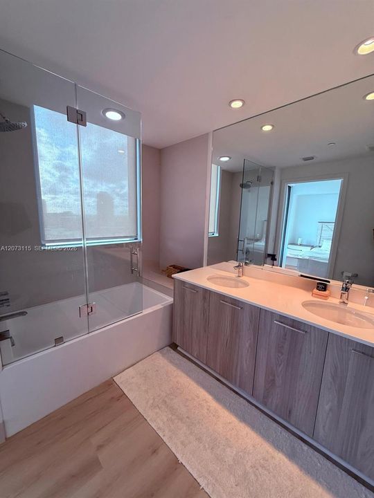 For Rent: $4,500 (2 beds, 2 baths, 1084 Square Feet)