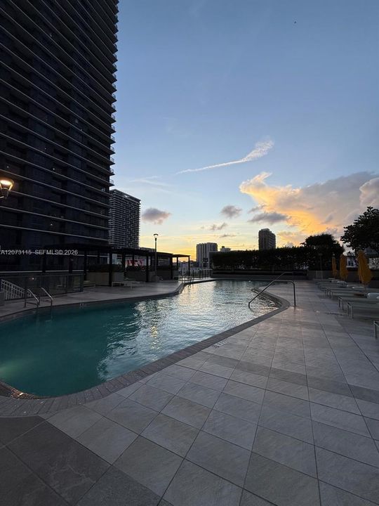 For Rent: $4,500 (2 beds, 2 baths, 1084 Square Feet)