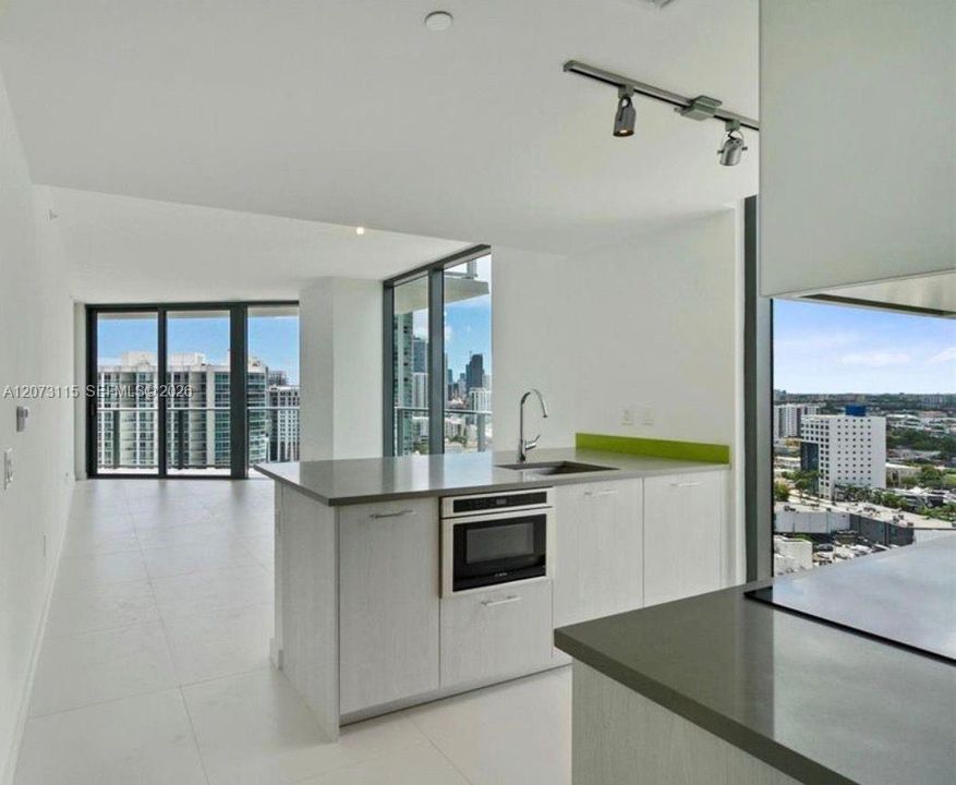 For Rent: $4,500 (2 beds, 2 baths, 1084 Square Feet)