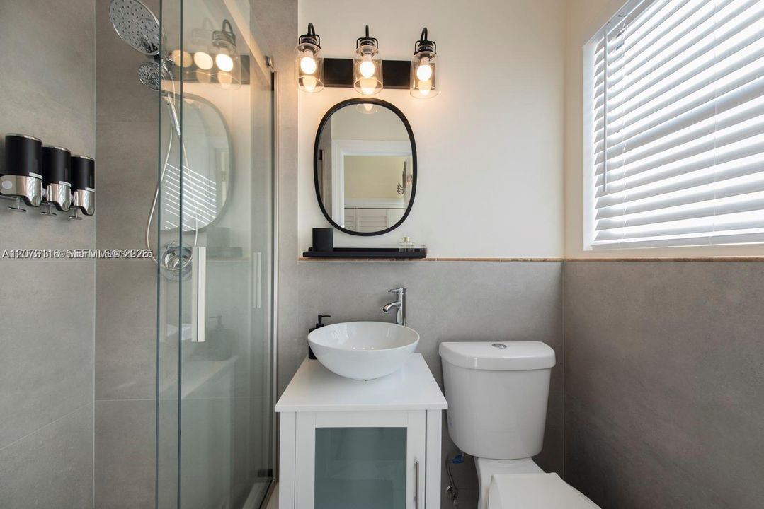 For Rent: $1,675 (1 beds, 1 baths, 520 Square Feet)