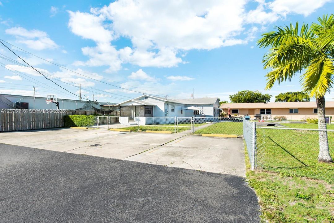 For Rent: $1,675 (1 beds, 1 baths, 520 Square Feet)