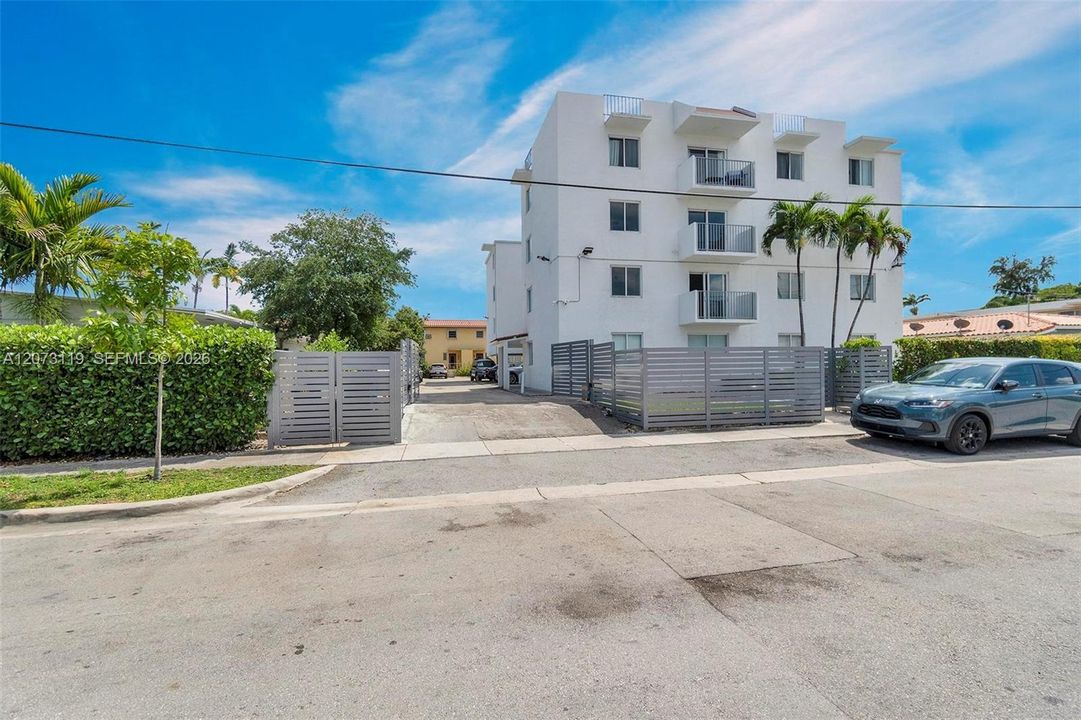 В аренду: $2,300 (2 спален, 1 ванн, 0 Квадратных фут)