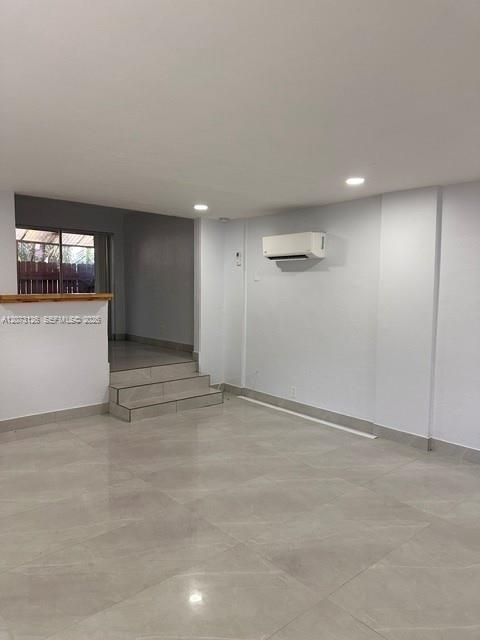 For Rent: $1,900 (5 beds, 3 baths, 2974 Square Feet)
