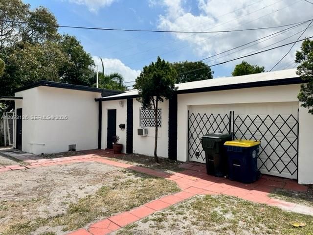 For Rent: $1,900 (5 beds, 3 baths, 2974 Square Feet)