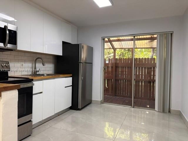 For Rent: $1,900 (5 beds, 3 baths, 2974 Square Feet)