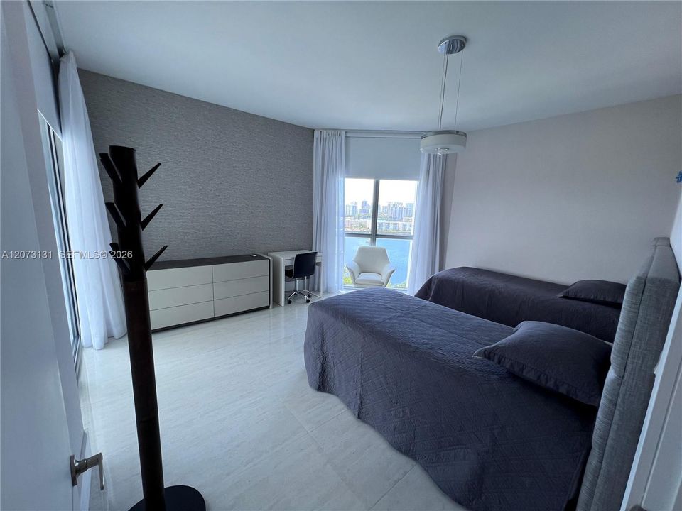 En Venta: $1,077,000 (2 camas, 2 baños, 1962 Pies cuadrados)