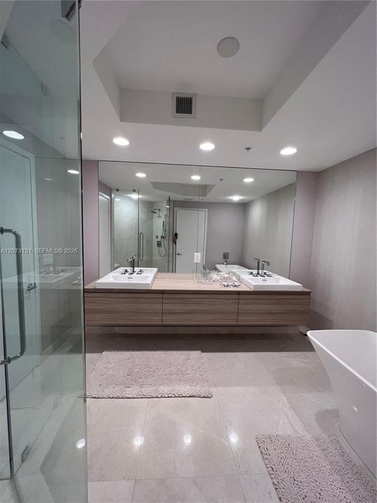 En Venta: $1,077,000 (2 camas, 2 baños, 1962 Pies cuadrados)