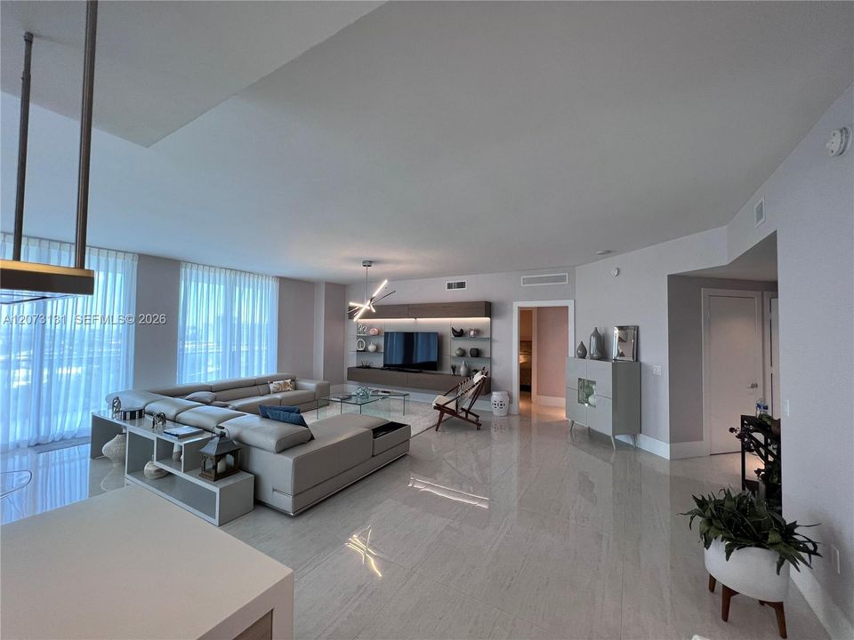 En Venta: $1,077,000 (2 camas, 2 baños, 1962 Pies cuadrados)