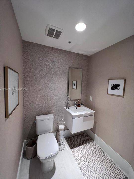 En Venta: $1,077,000 (2 camas, 2 baños, 1962 Pies cuadrados)