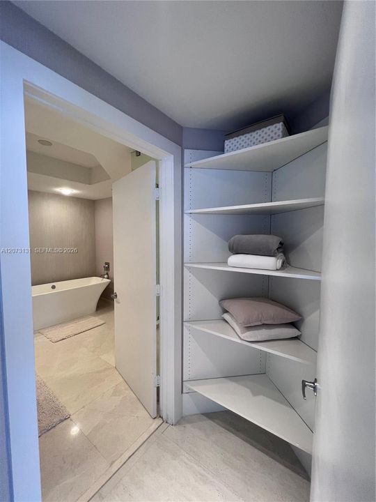 En Venta: $1,077,000 (2 camas, 2 baños, 1962 Pies cuadrados)