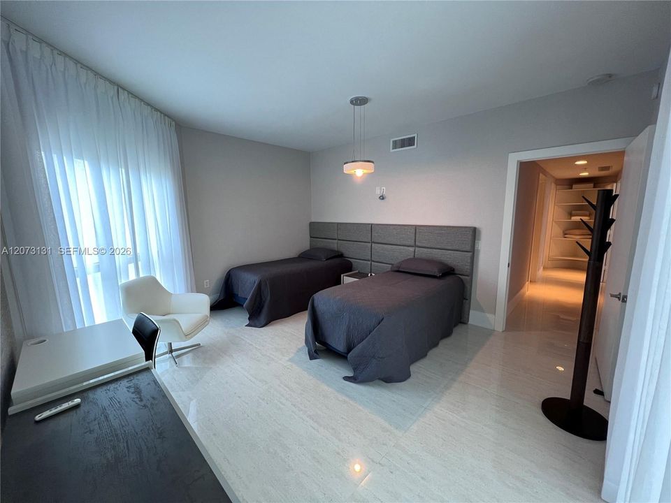 En Venta: $1,077,000 (2 camas, 2 baños, 1962 Pies cuadrados)