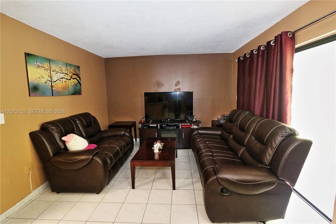 For Sale: $349,900 (3 beds, 2 baths, 1168 Square Feet)