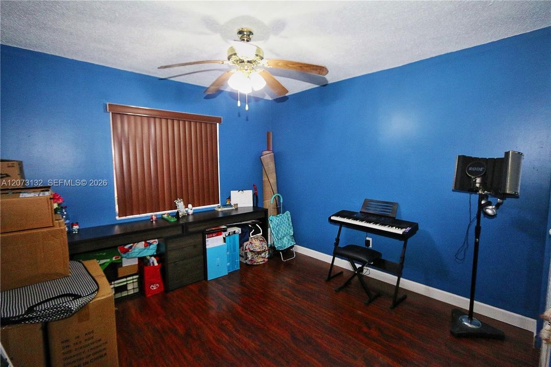 For Sale: $349,900 (3 beds, 2 baths, 1168 Square Feet)