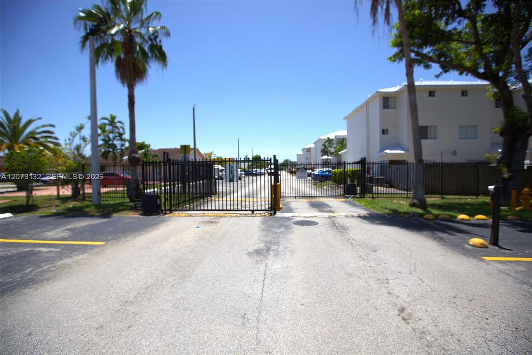 For Sale: $349,900 (3 beds, 2 baths, 1168 Square Feet)