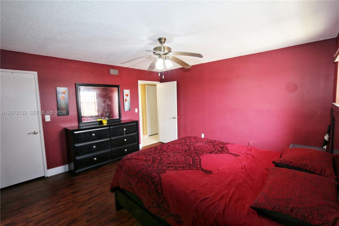 For Sale: $349,900 (3 beds, 2 baths, 1168 Square Feet)
