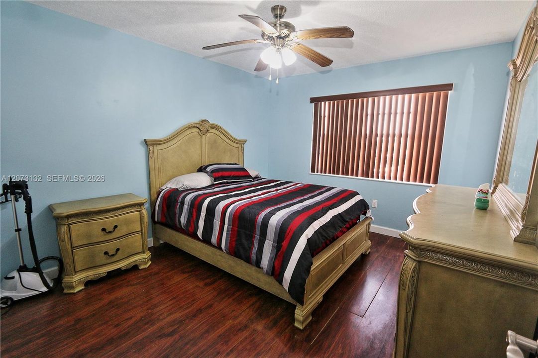 For Sale: $349,900 (3 beds, 2 baths, 1168 Square Feet)