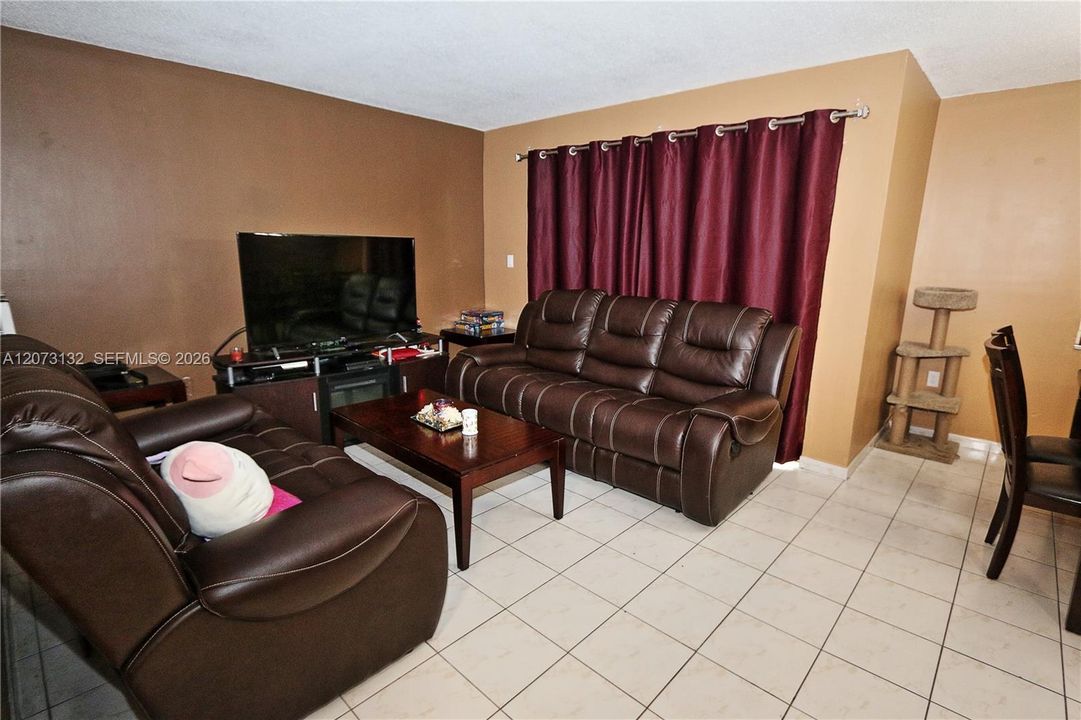 For Sale: $349,900 (3 beds, 2 baths, 1168 Square Feet)