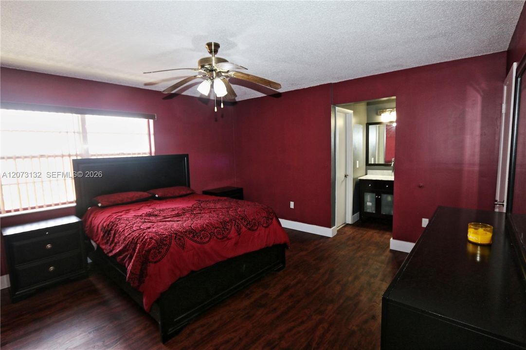 For Sale: $349,900 (3 beds, 2 baths, 1168 Square Feet)