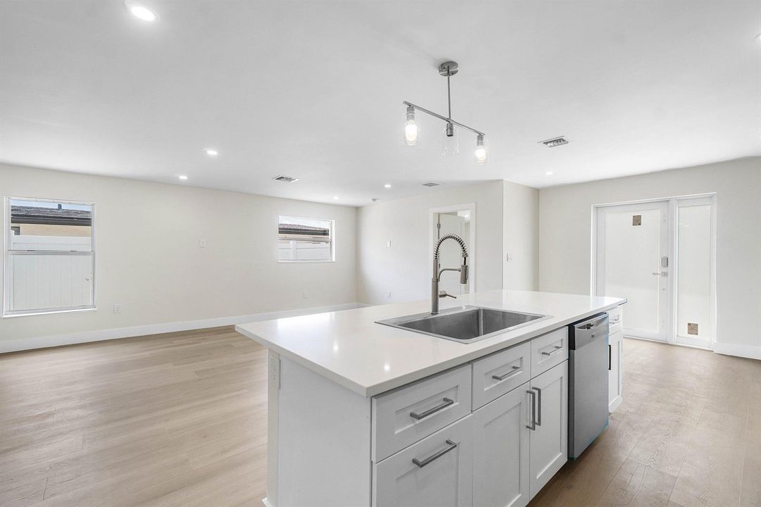 005-325Southwest8thAvenue-DelrayBeach-FL