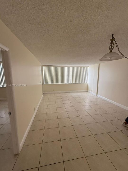For Sale: $124,900 (1 beds, 1 baths, 790 Square Feet)