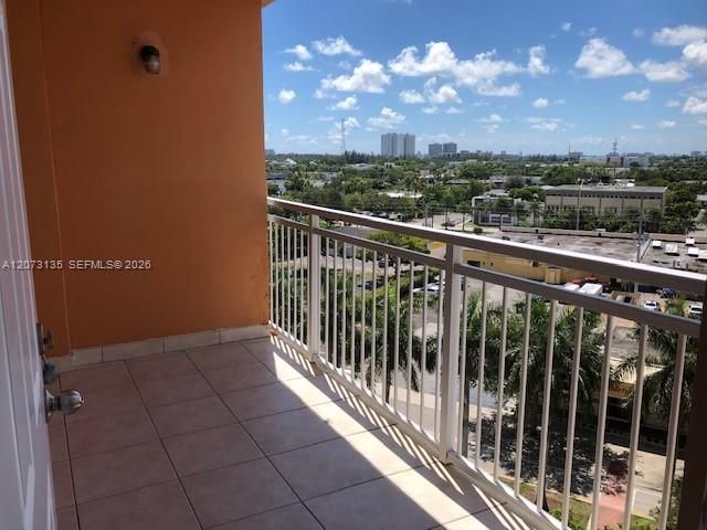 For Sale: $124,900 (1 beds, 1 baths, 790 Square Feet)
