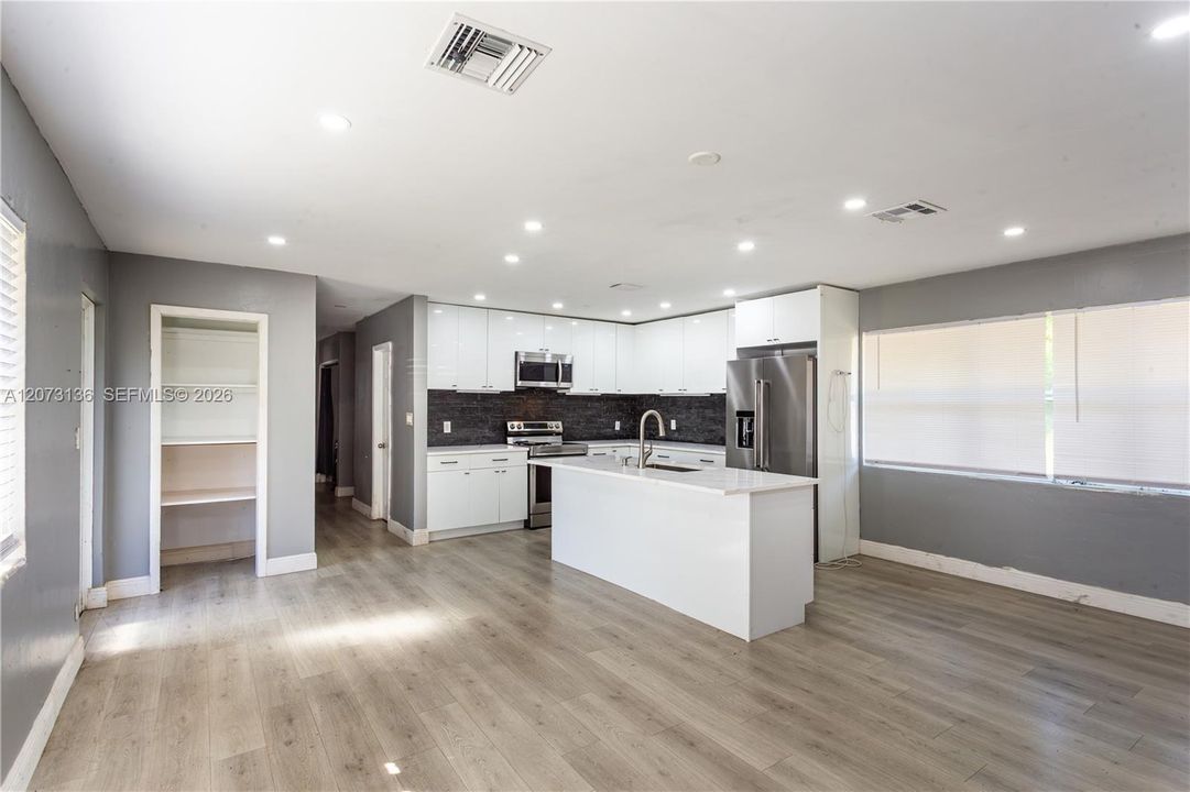 На продажу: $475,000 (3 спален, 2 ванн, 1692 Квадратных фут)