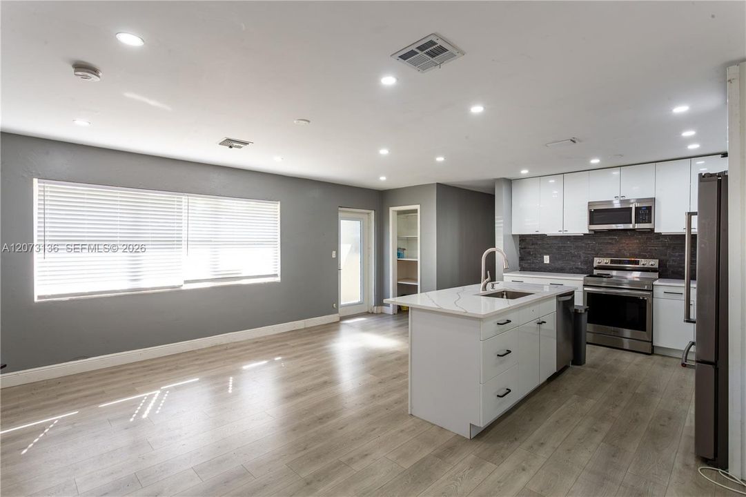 На продажу: $475,000 (3 спален, 2 ванн, 1692 Квадратных фут)