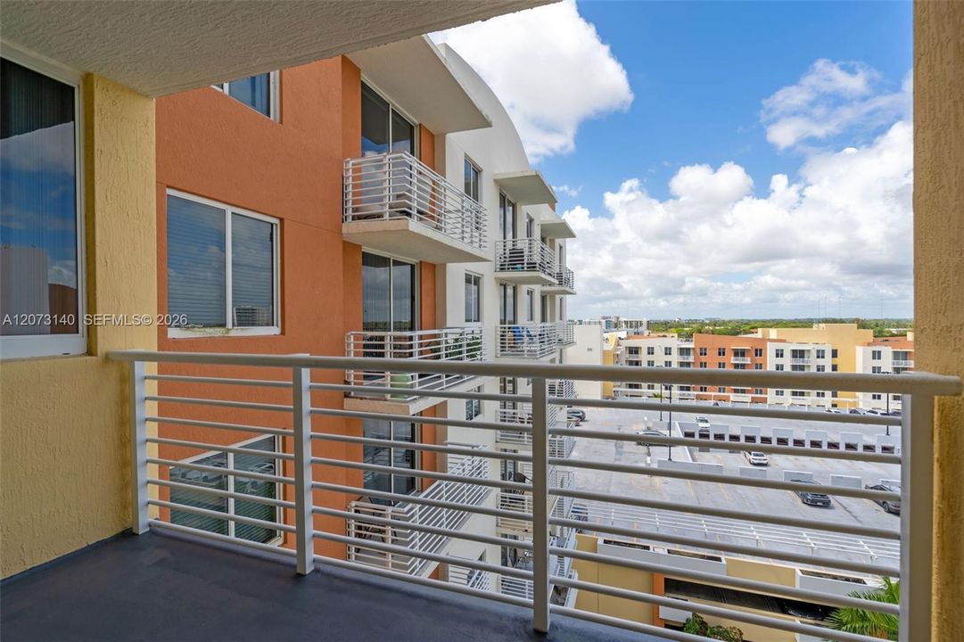 For Sale: $399,900 (2 beds, 2 baths, 1179 Square Feet)