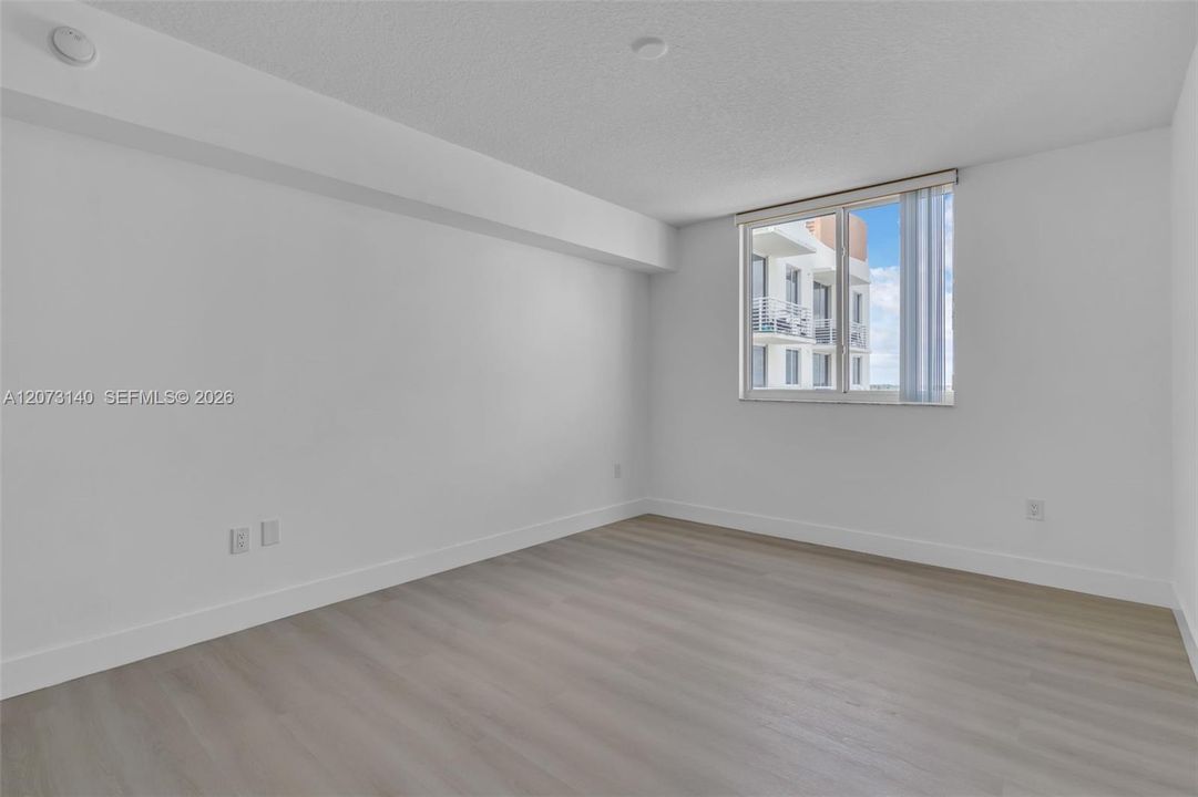 For Sale: $399,900 (2 beds, 2 baths, 1179 Square Feet)